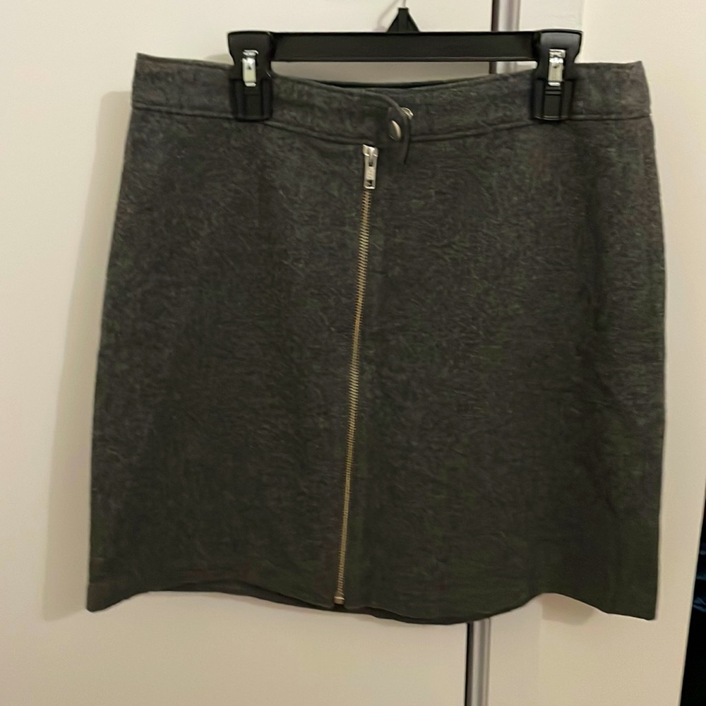 Grey zipper-front Madewell skirt